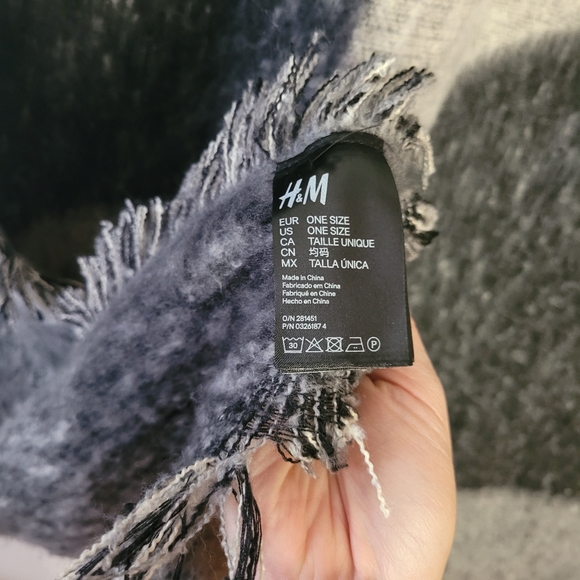 Large H&M Scarf - Picture 4 of 4